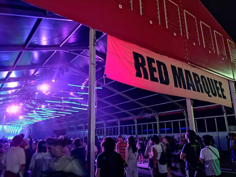 レッドマーキー。昨年と同じ電飾がありました。