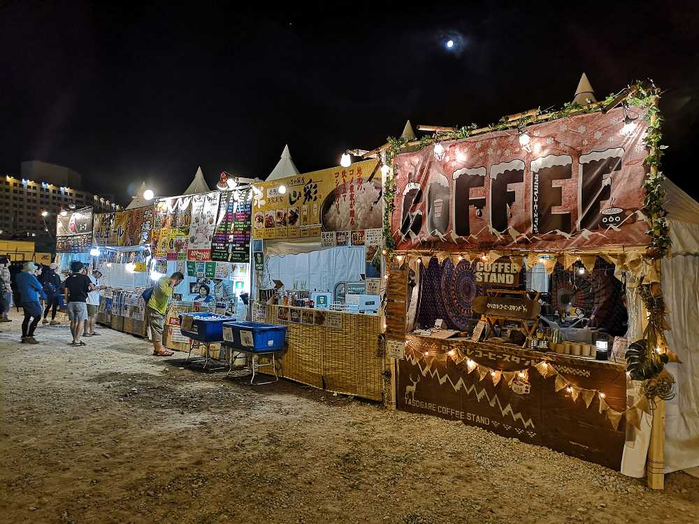 キャンプサイト前の飲食店。