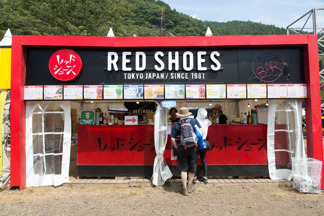 長年出店しているレッドシューズ。