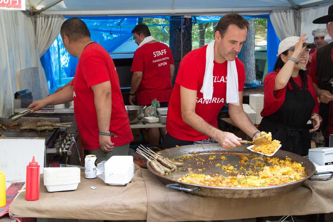 運がよければパエリアおじいちゃんに遭遇できます。
