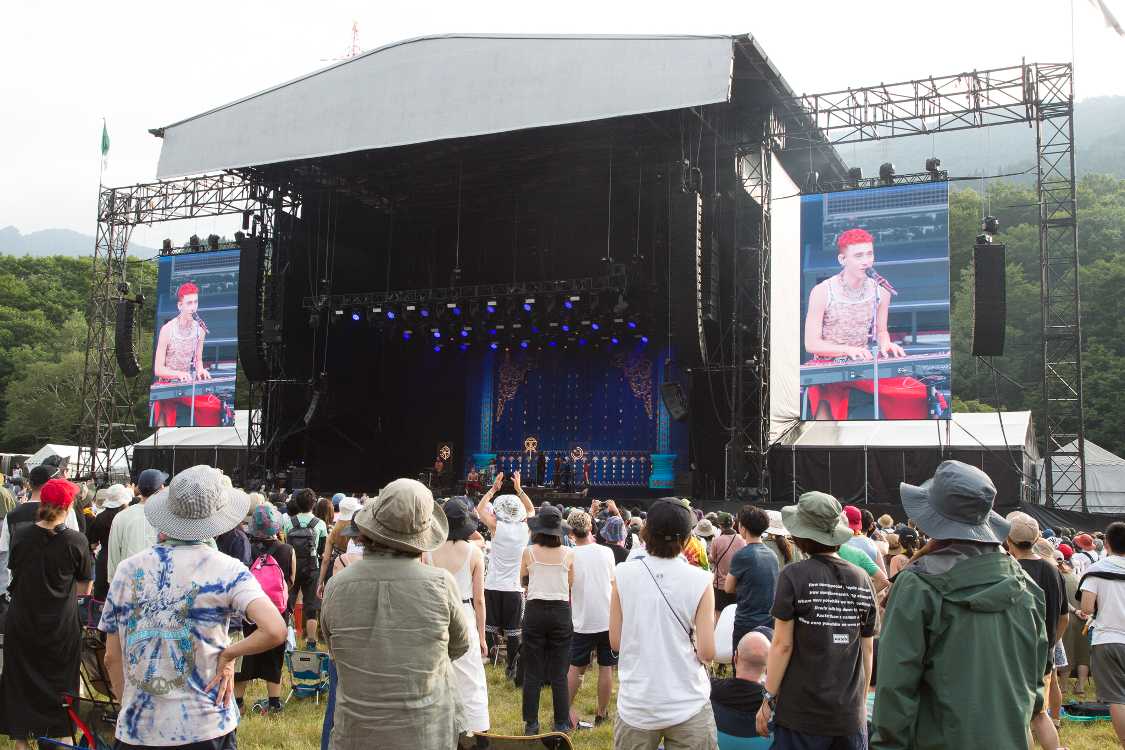 グリーンステージの公演。イヤーズ&イヤーズ。