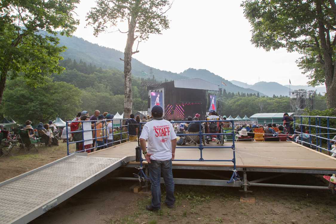 身体障害者用の台。以前より広くなりました。