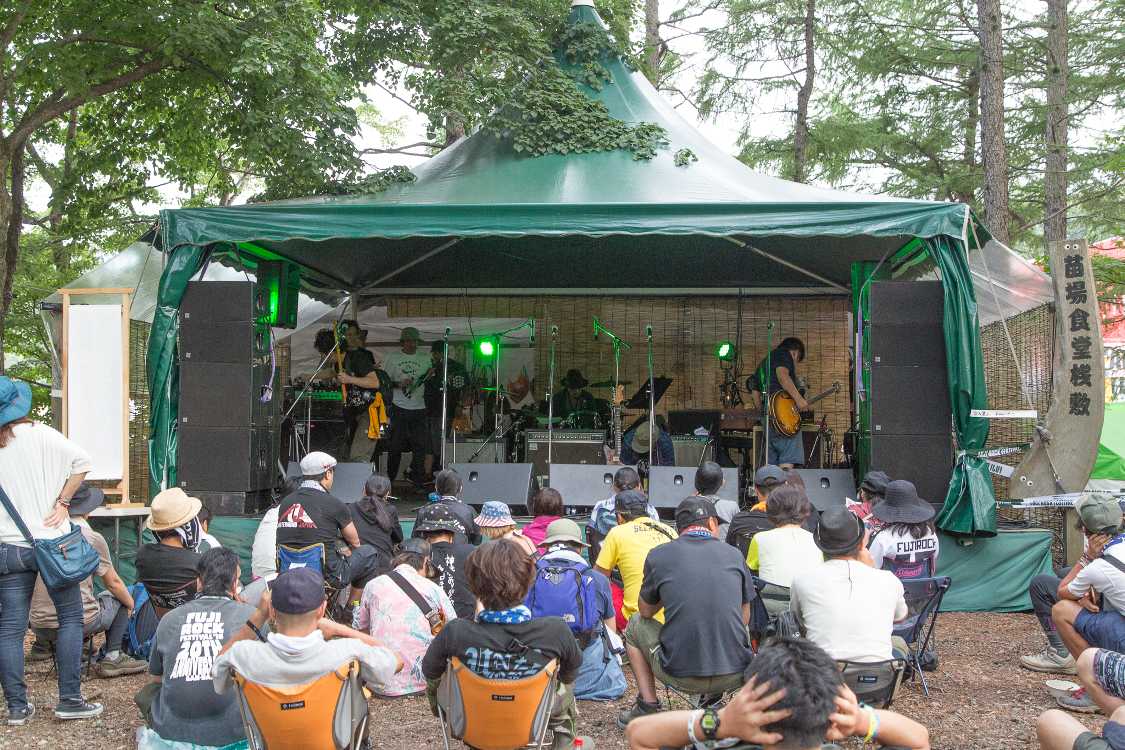 苗場食堂のライブ用テント。