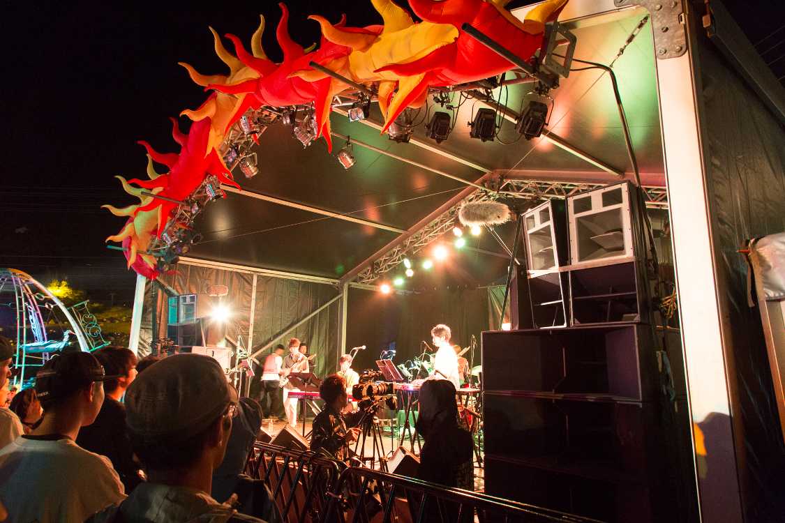 出演アーティストは新人かつほとんど無名なので、カフェドパリやアバロンステージよりも期待を持って見ることができます。