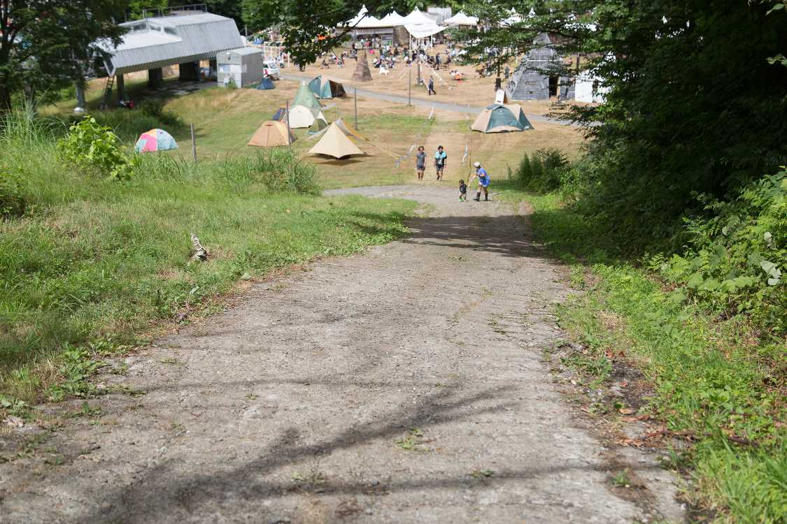 下りる坂は急です。