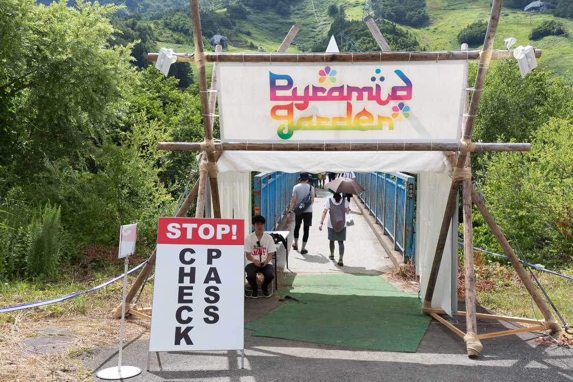 ピラミッドガーデン出入り口。