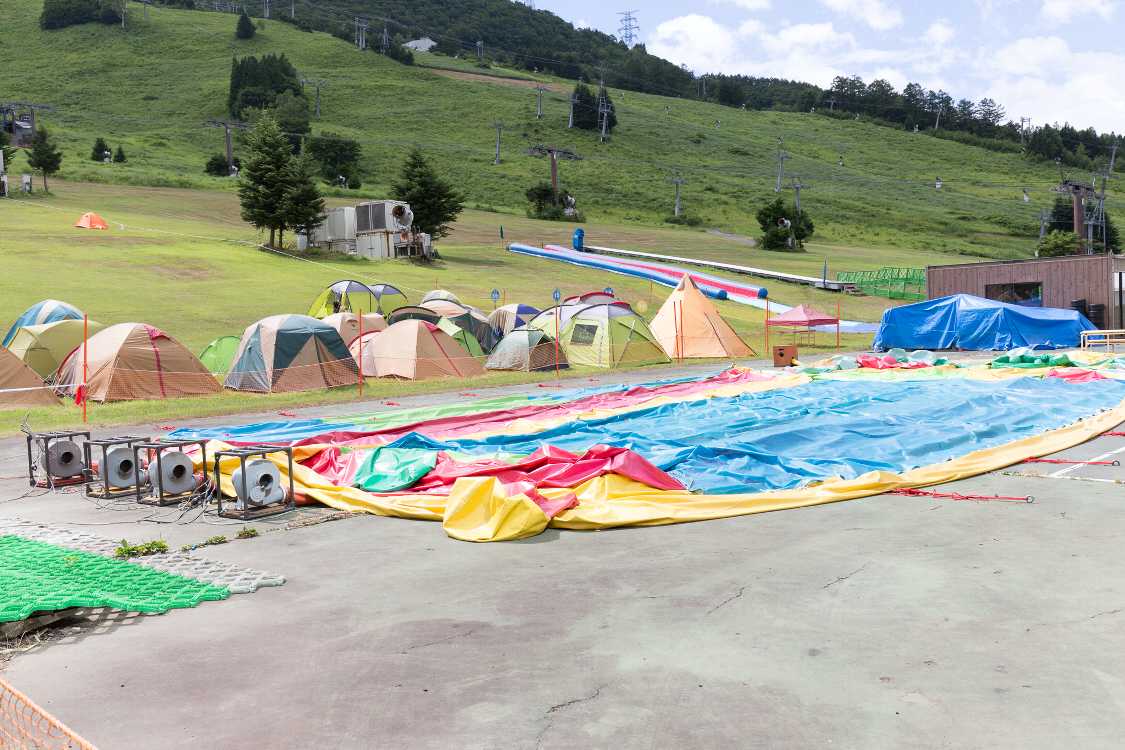 空気を抜いた何か。