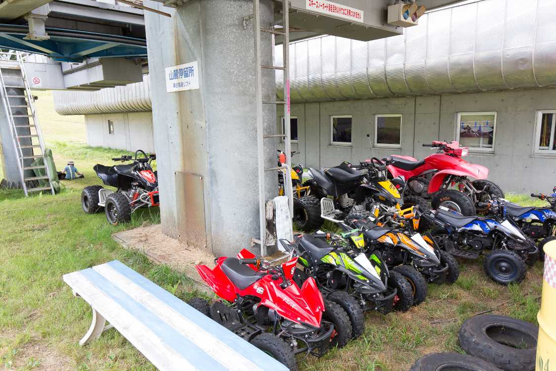 バギーが駐車。