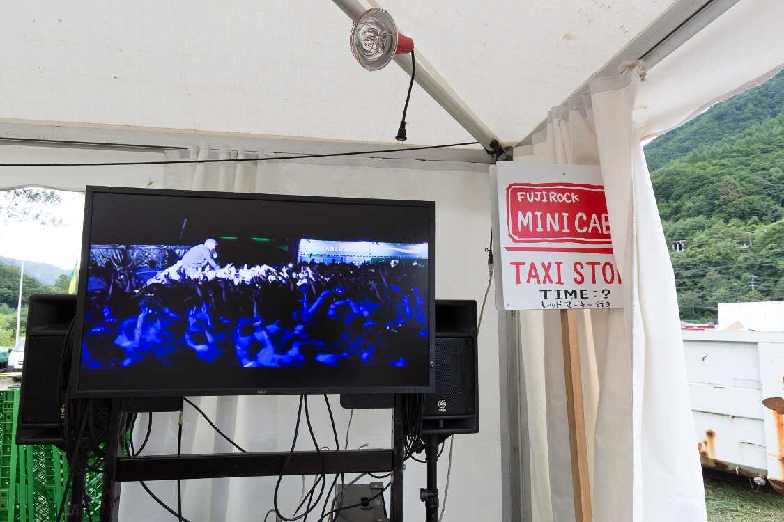 台風時は外国人向けインフォメーションのテントの中にありました。