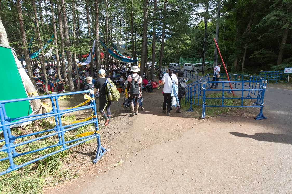 ブルーギャラクシーの裏に到着。