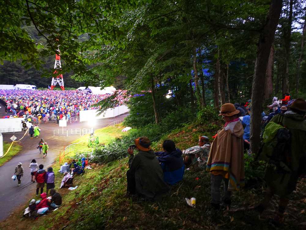 アバロンフィールドの手前から。ホワイトステージはあまり見えません。