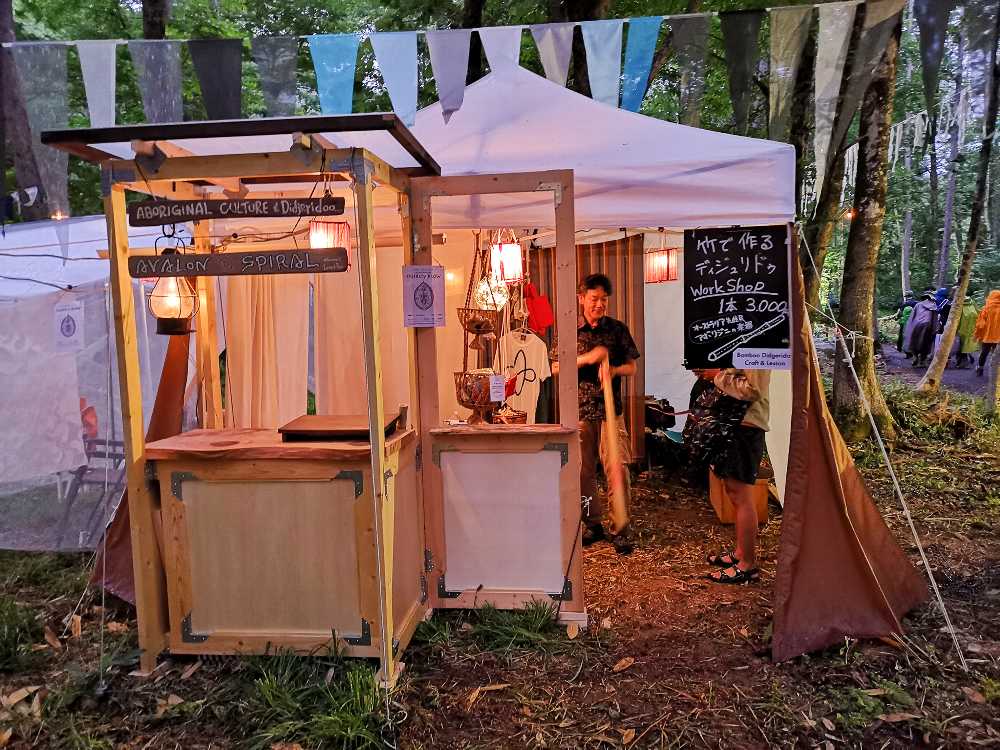 竹でディジュリドゥが作れる店。