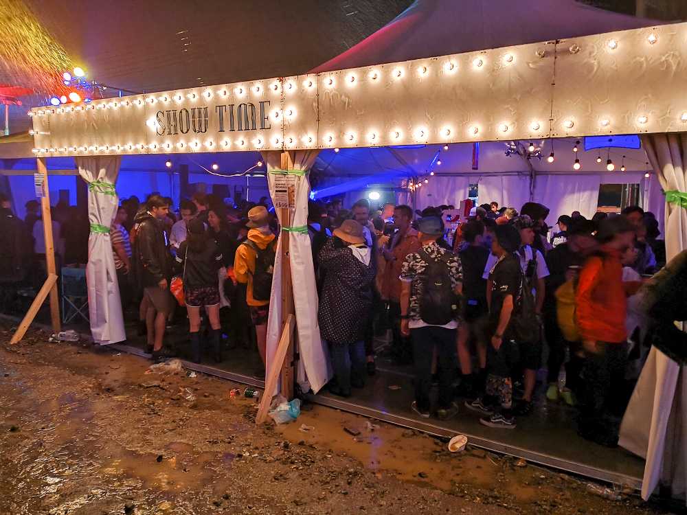 ヴェガスインミルクの雨宿り。