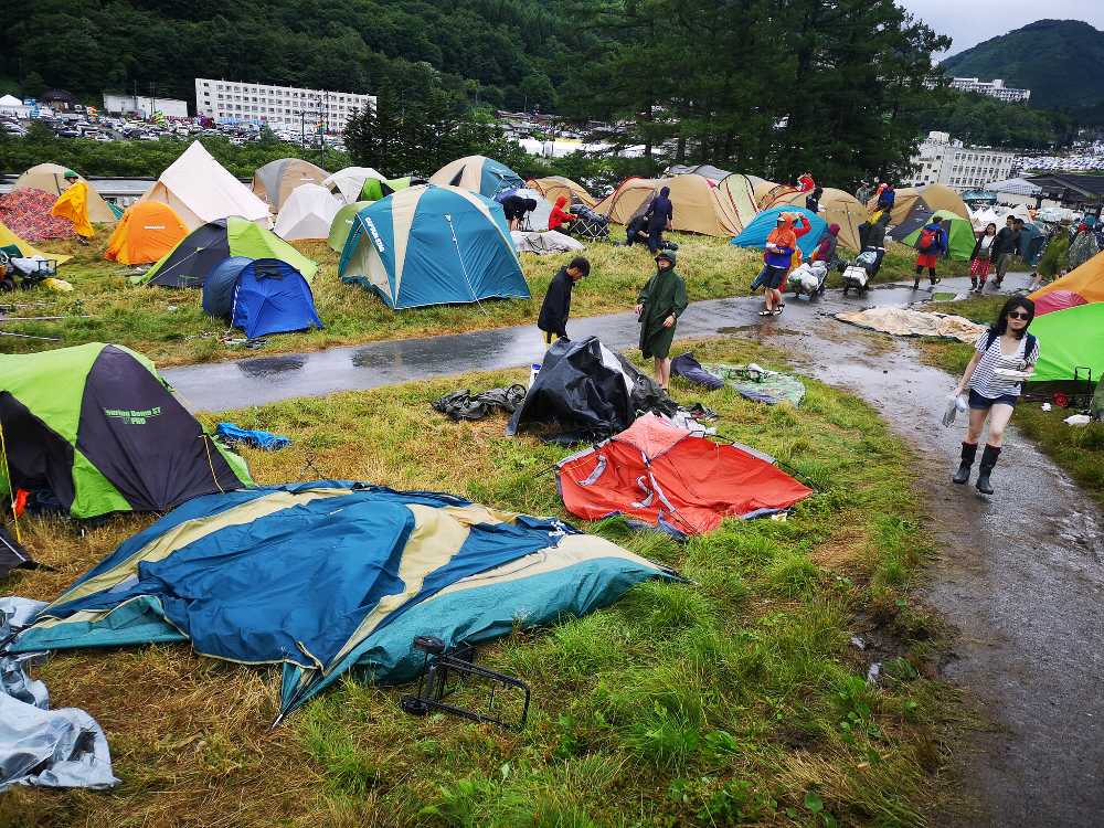 多数崩壊している三叉路。