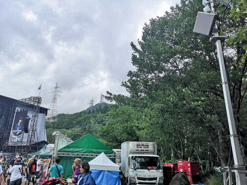 グリーンステージ北側の臨時アンテナ。