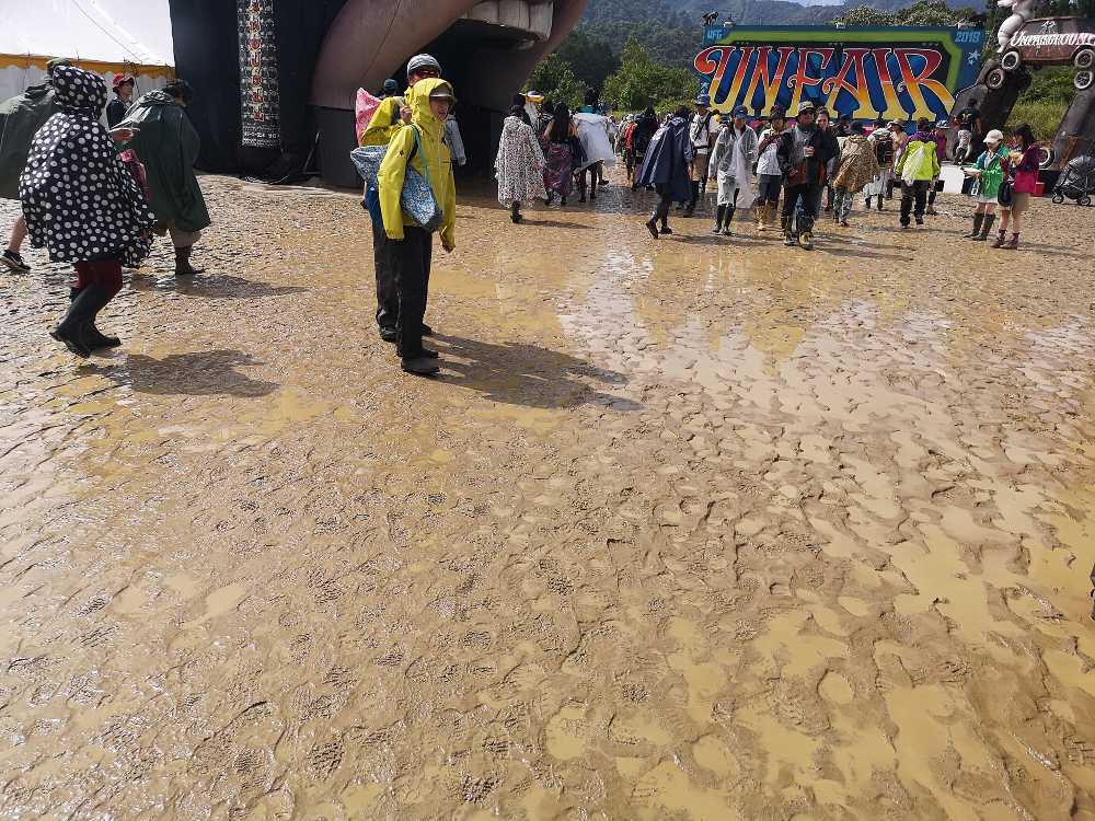 日曜の昼。旧オレンジコートの水はけはよくなっていません。