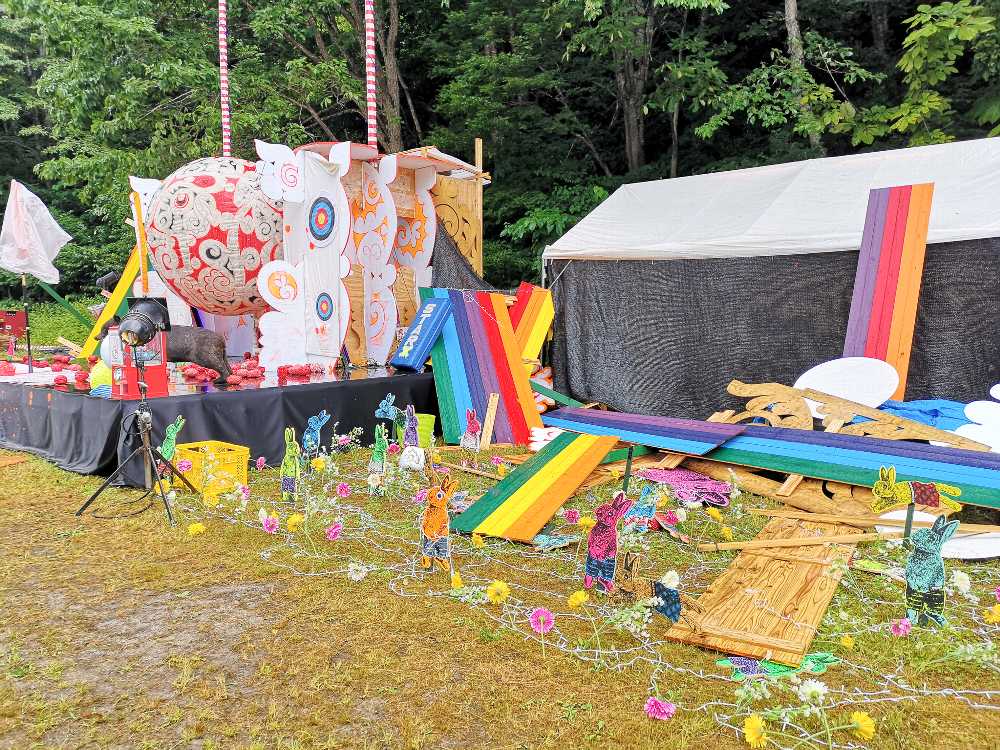 右側も破壊されていました。