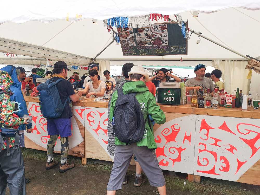 ストーンドサークルのバー。