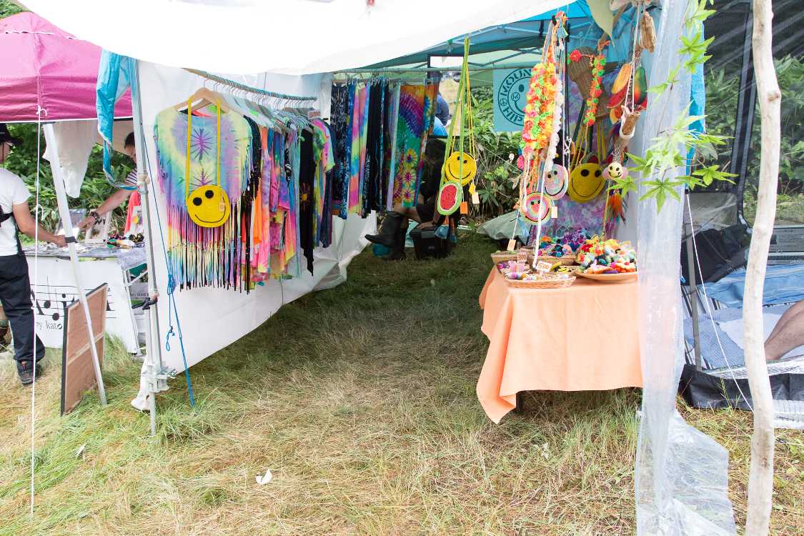 フリーマーケットの店。