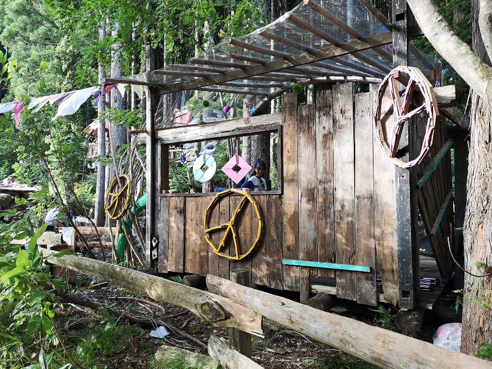 もりのステージ。導線側から。