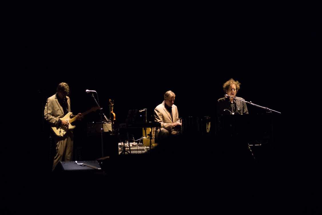 「エンドレス・レイン」でピアノを弾きます。