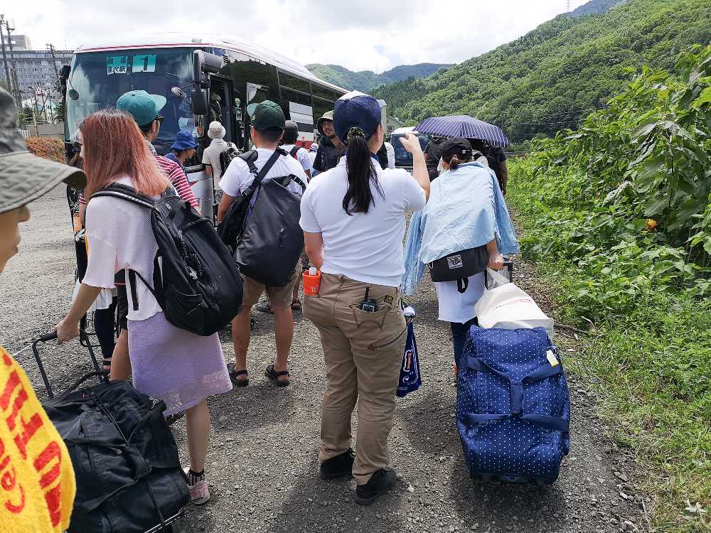 昼前の行列はどんどん進んでいくのでそれほど待ちません。