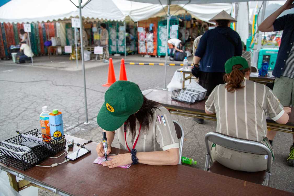 ヤマト運輸の荷物受け付け。