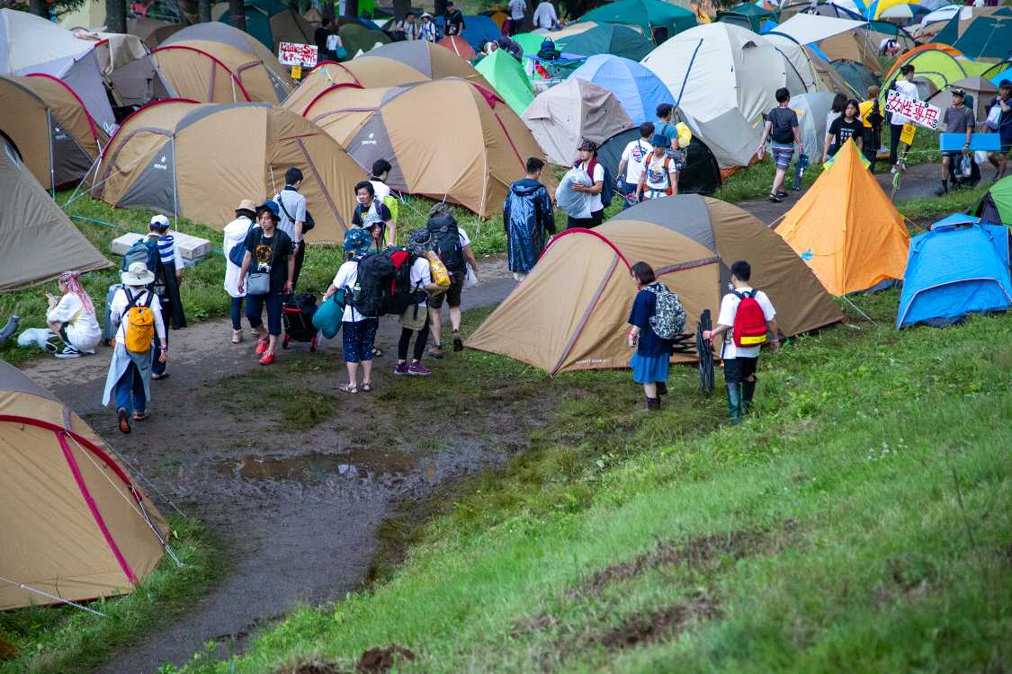 AサイトとBサイトの間。