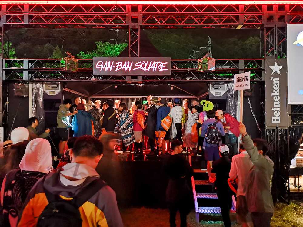 オアシスエリアでのサイン会。