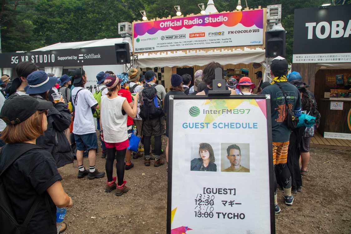 出演者の予告。時間変更や出演中止は頻繁にあります。