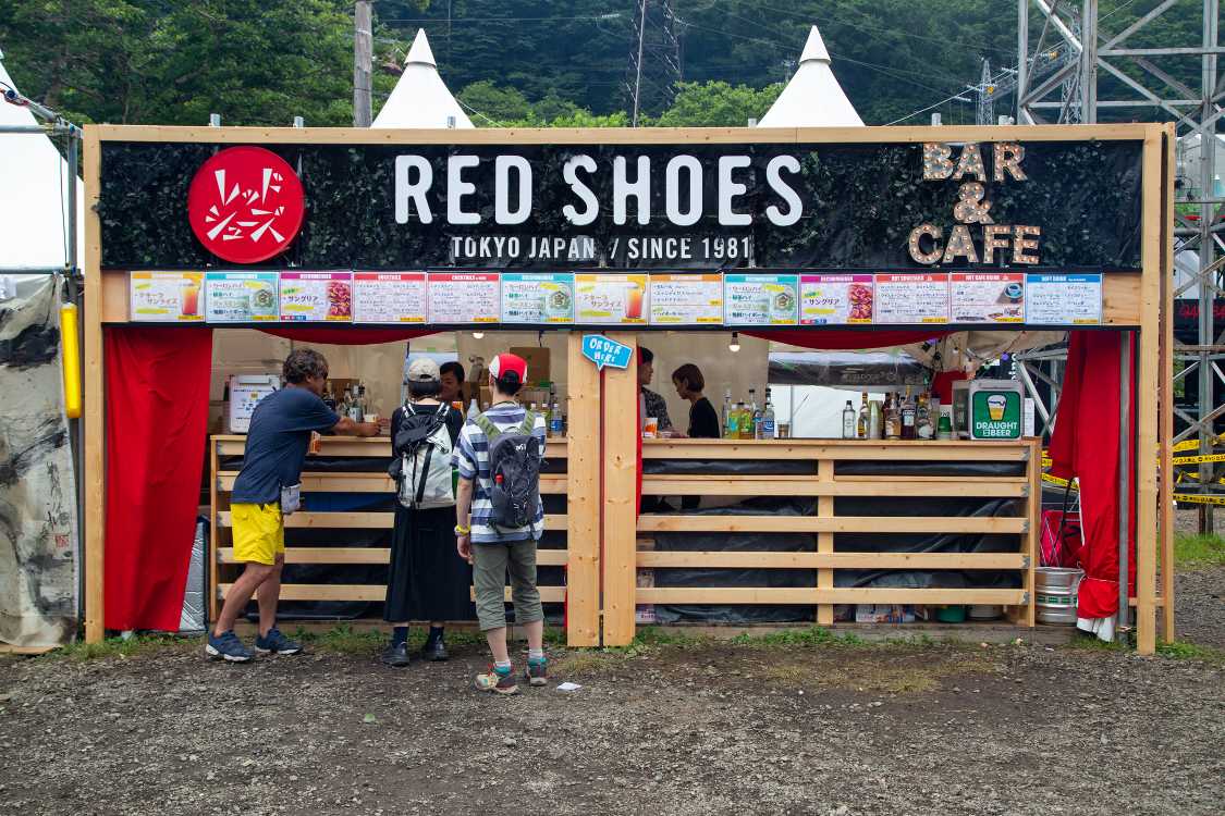 レッドシューズ。