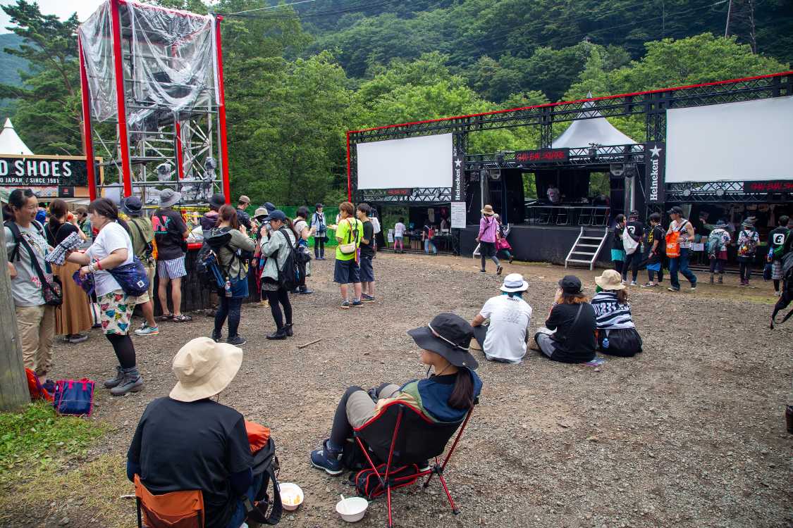 岩盤スクエア前。