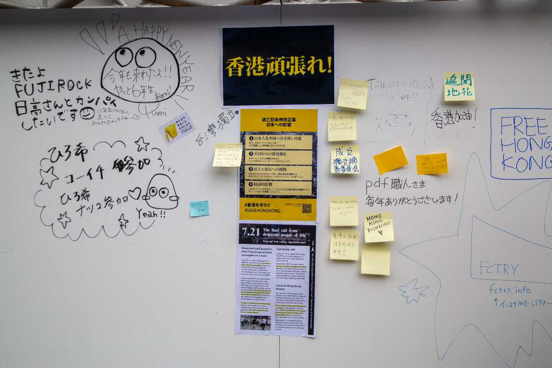 金曜昼の掲示板。