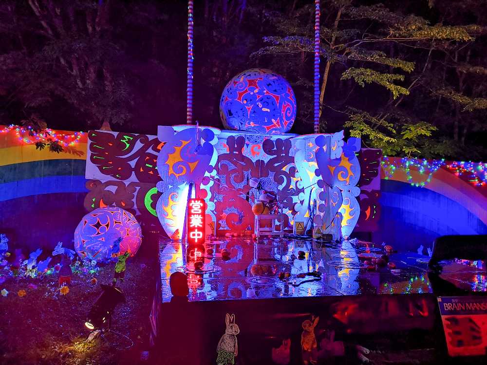 営業中でした。何を営業しているのかは不明。