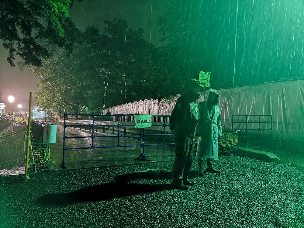 土曜の夜～日曜。オアシスエリアへの仮設橋Bは進入禁止になっていました。