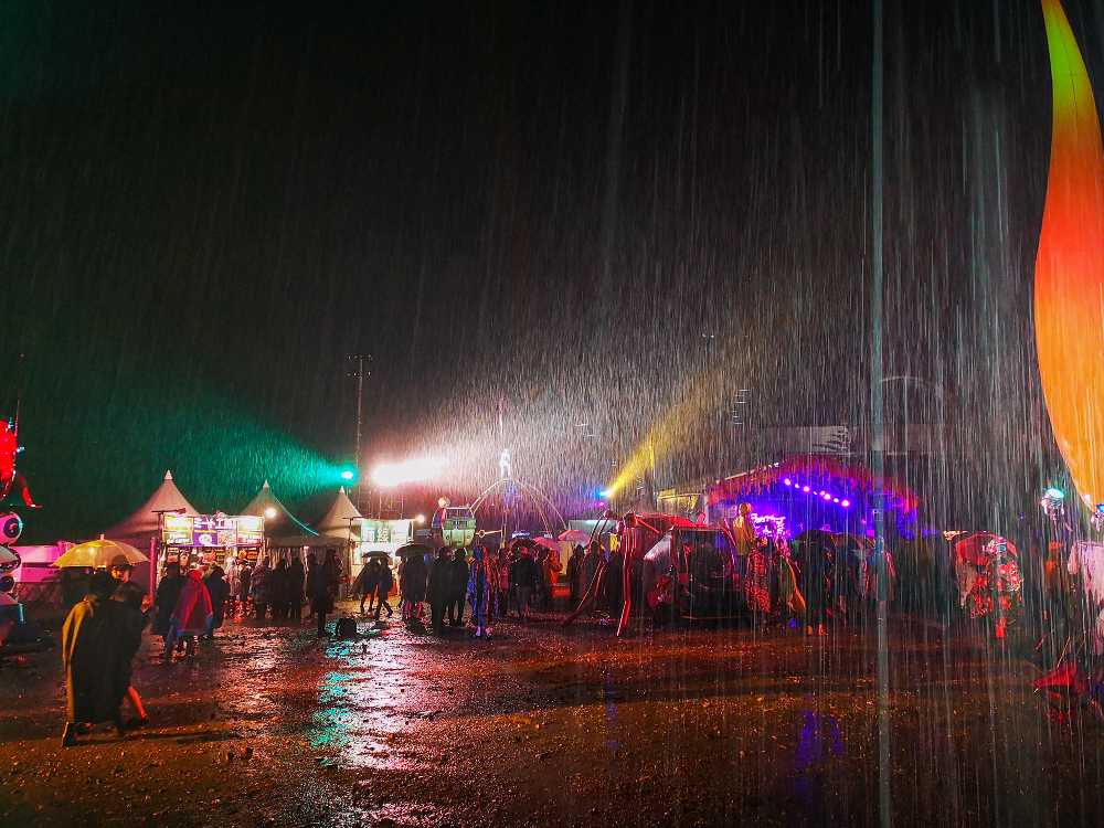 大雨であまり人がいないパレス・オブ・ワンダー。