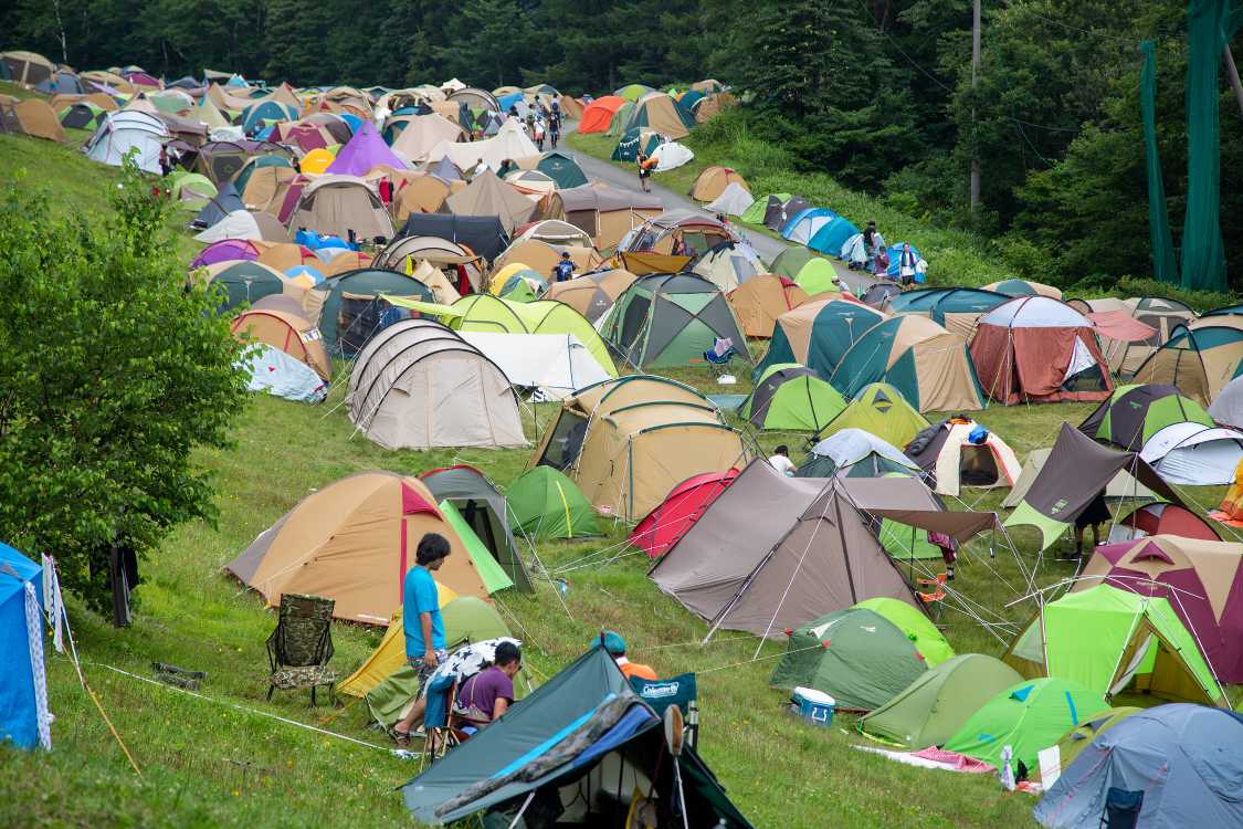 キャンプサイト、日曜の朝。