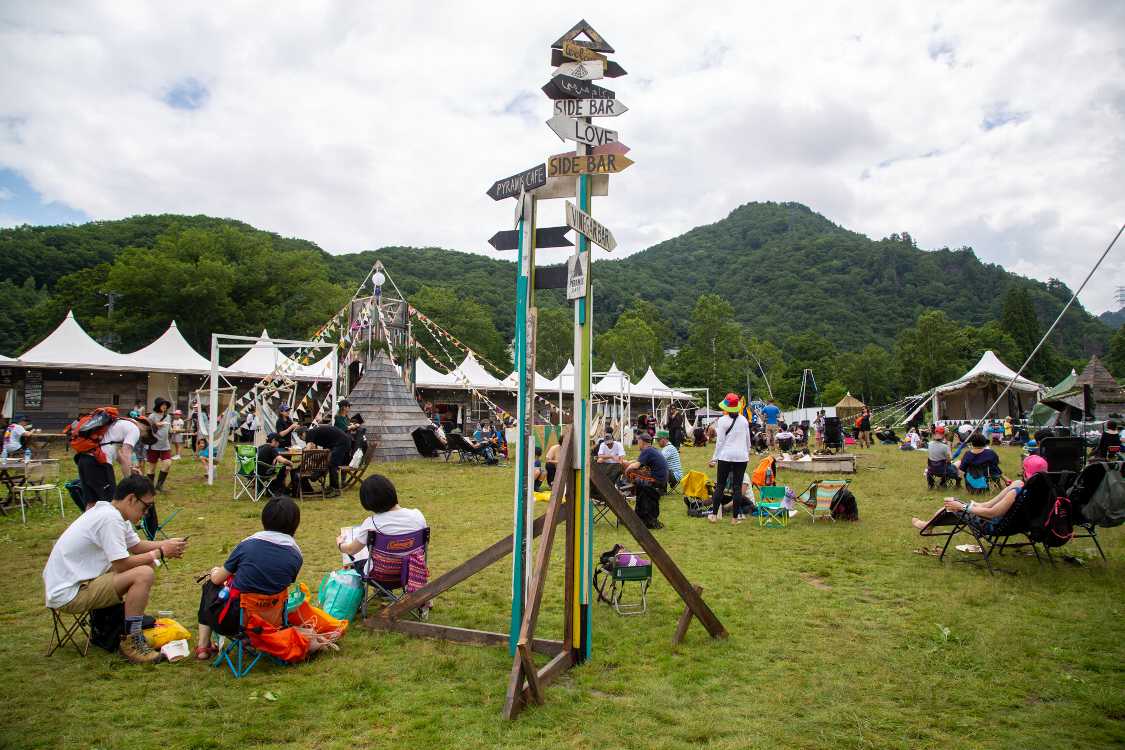 場外やアバロンフィールドにもある手作りの標識。