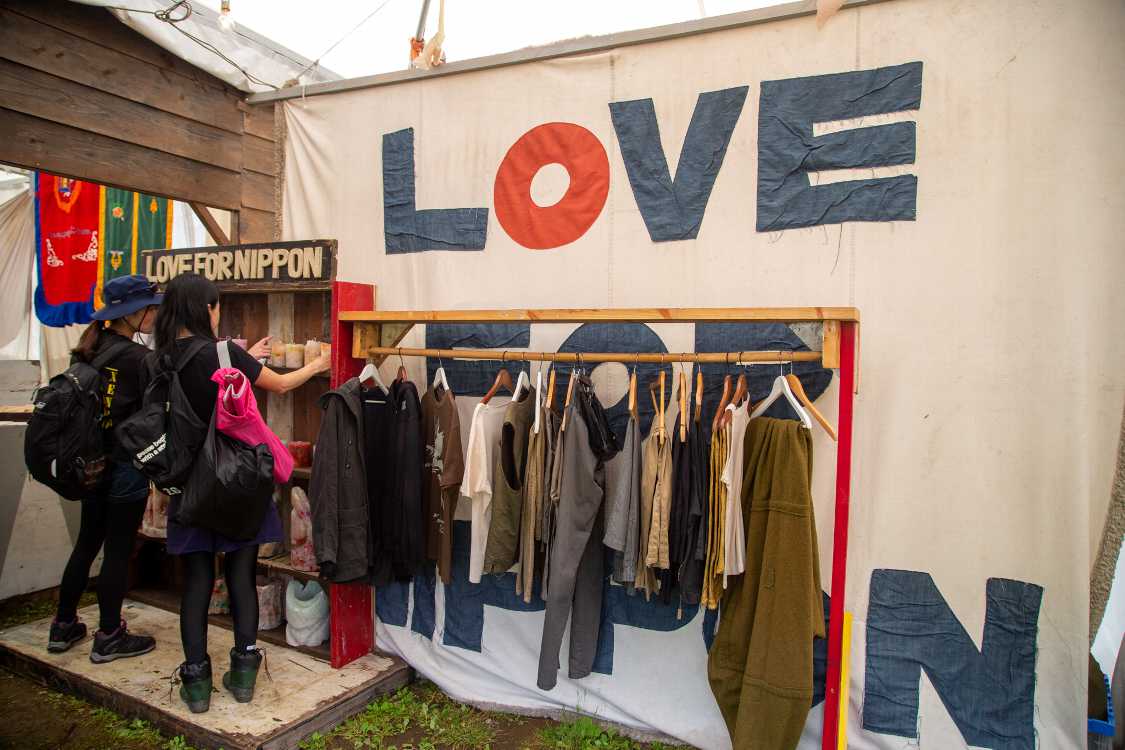 ピラミッドガーデンの制作に関わっているキャンドルジュンは社団法人ラブフォーニッポンの代表理事。