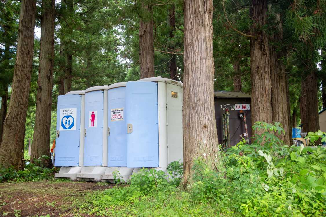 4つあるトイレのうち1つは障害者用。もう1つは女性用。