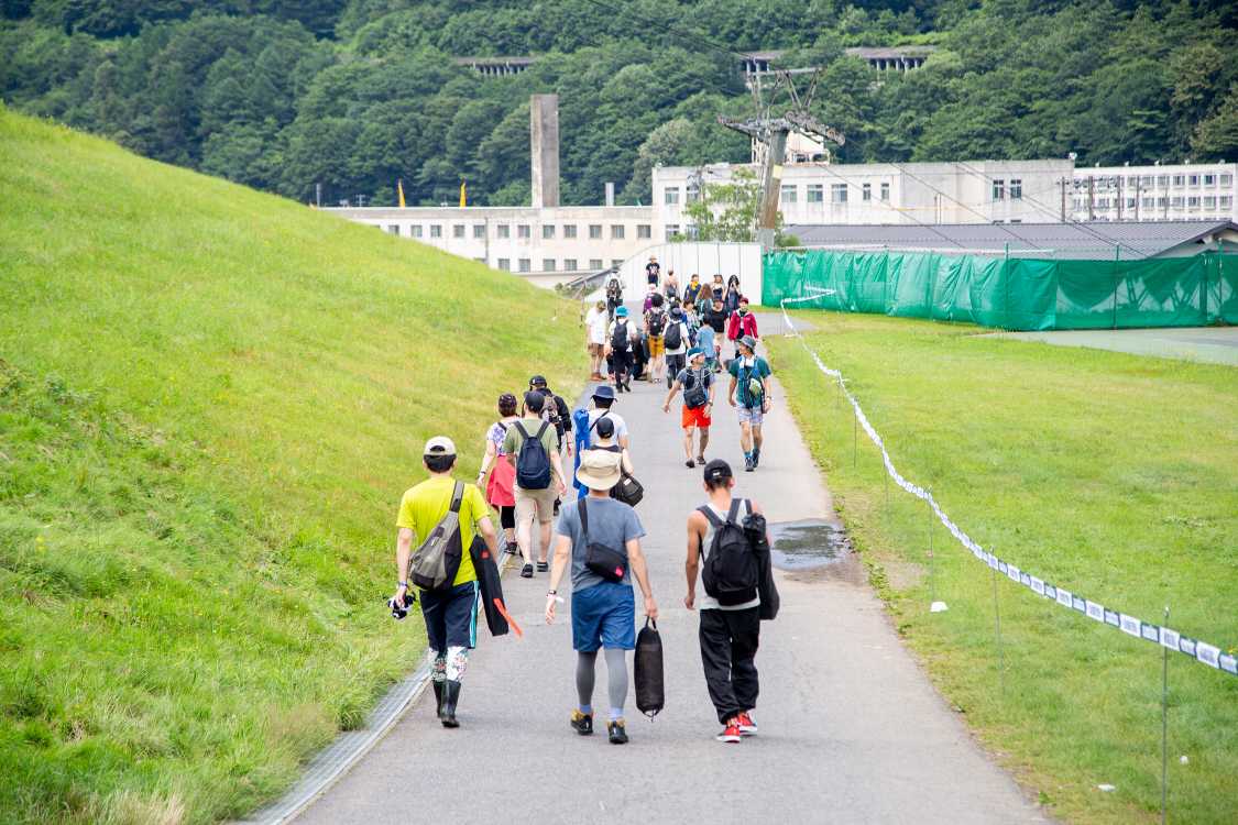 キャンプサイトへの導線。