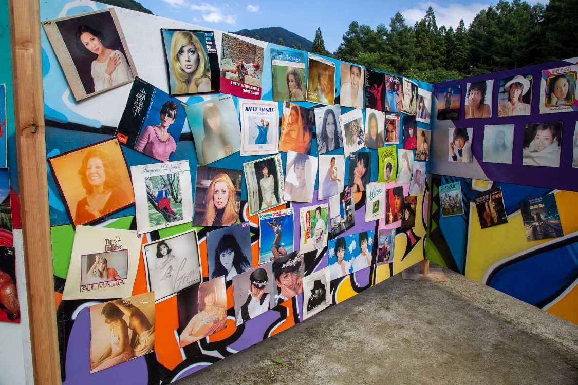 この辺は女性歌手のB級盤が多い。