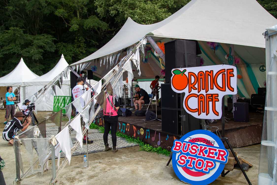 バスカーストップは現地で出演申し込みができるので出演者は事前発表されませんが、2019年は太陽肛門スパパーン、突然段ボール、シナモン等が出演しました。