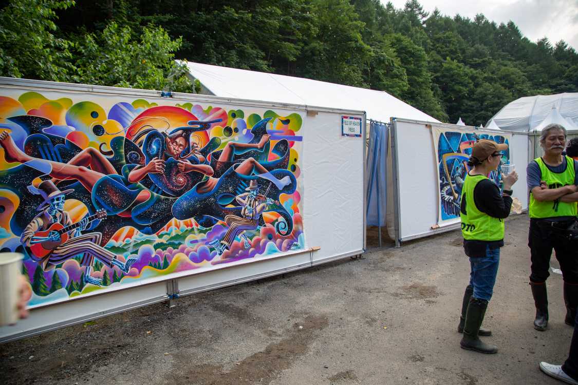 過去のライブペイントの掲示。