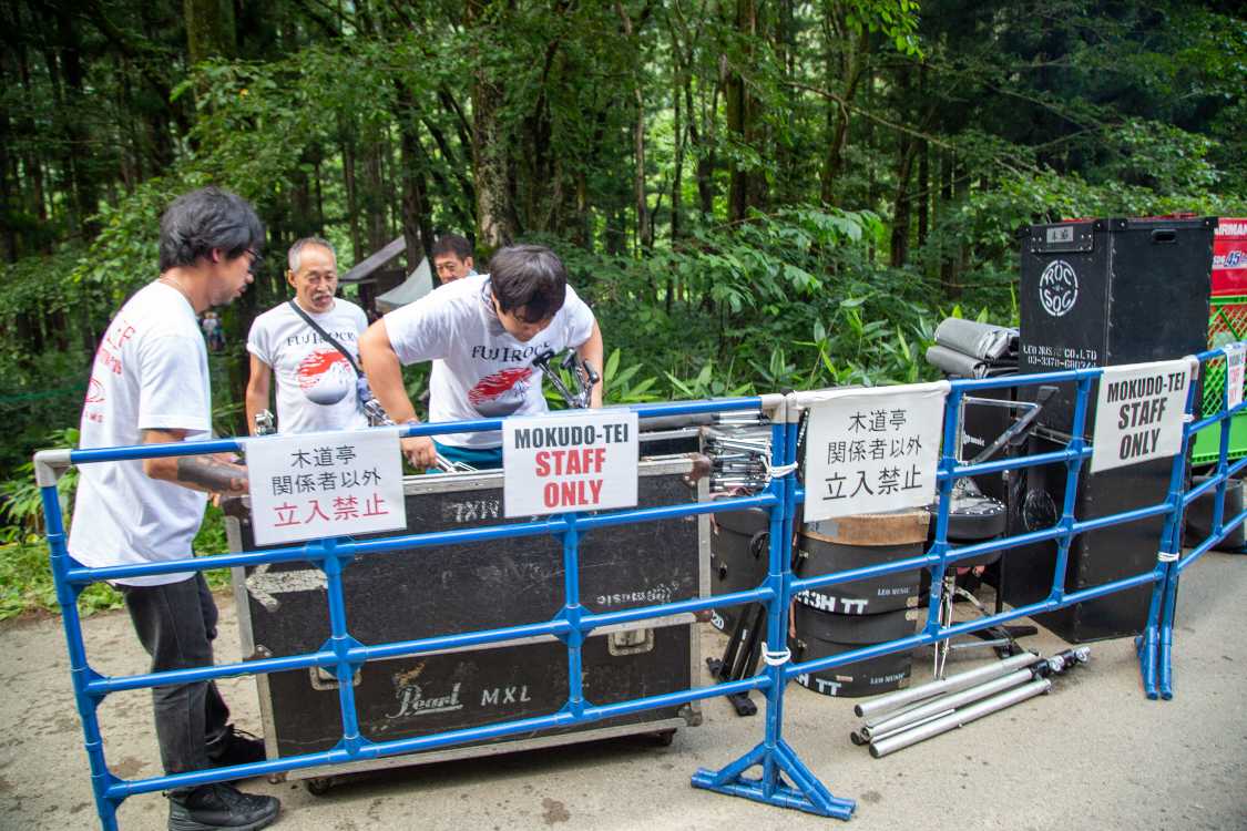 木道亭の機材の撤収。