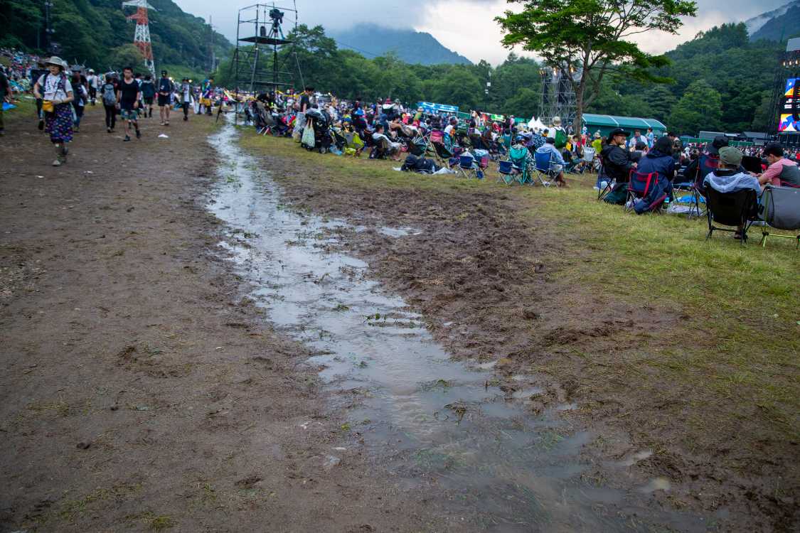 グリーンステージ。日曜夕方。