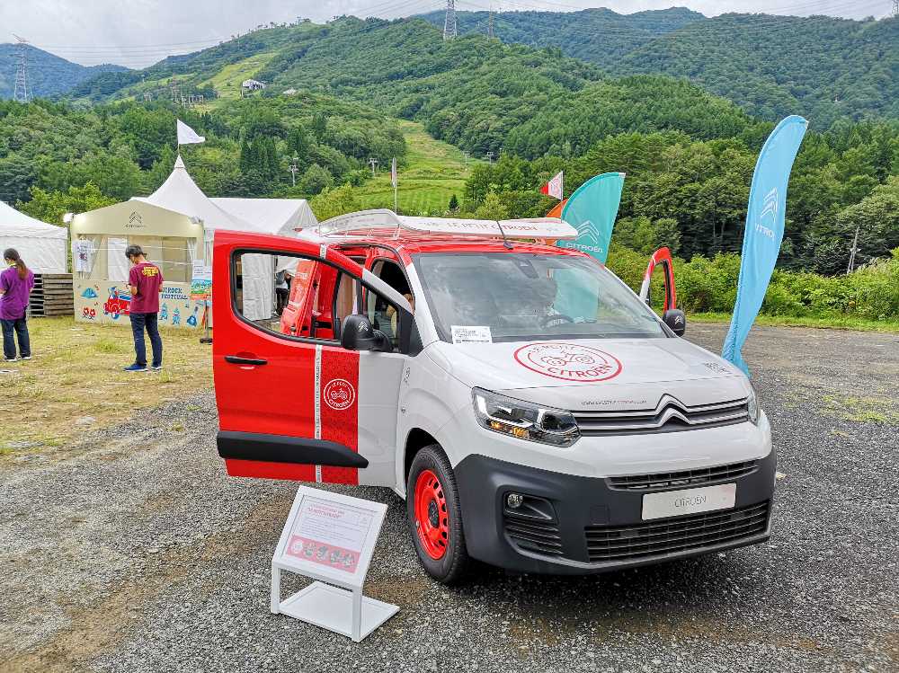 フジロックの客層を見越した出展か。