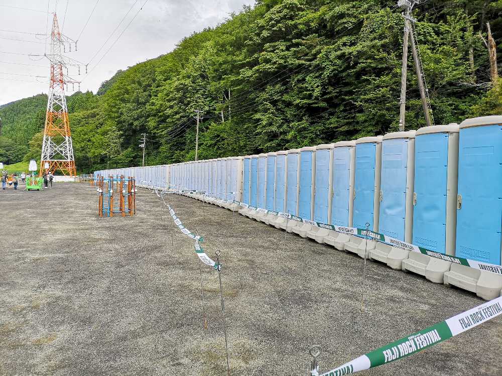 仮設トイレは通常通り。