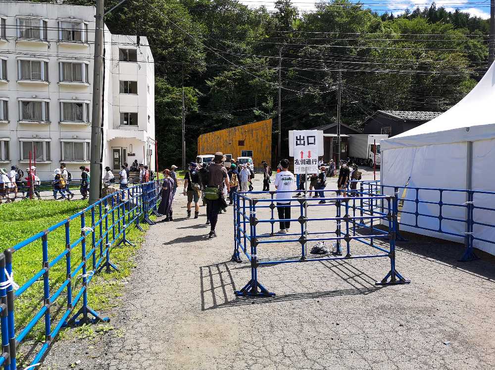 キャンプサイトの出口。