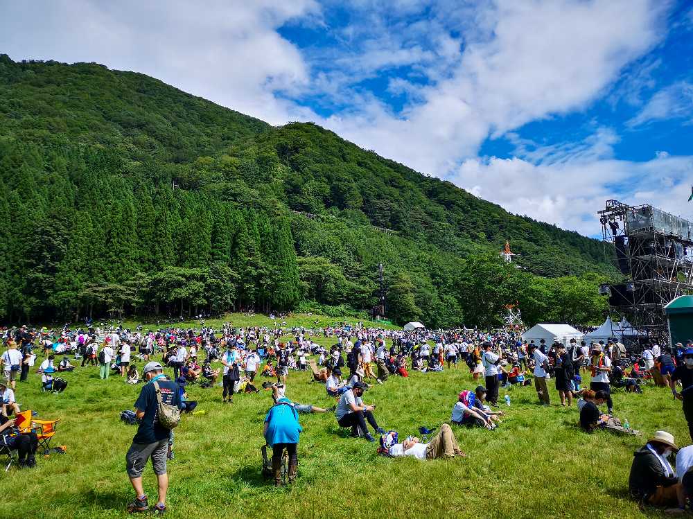 金曜は天気がよく、レジャーシートが不要でした。